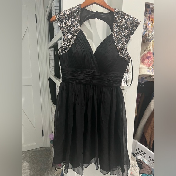 Formal Dress - Picture 2 of 3